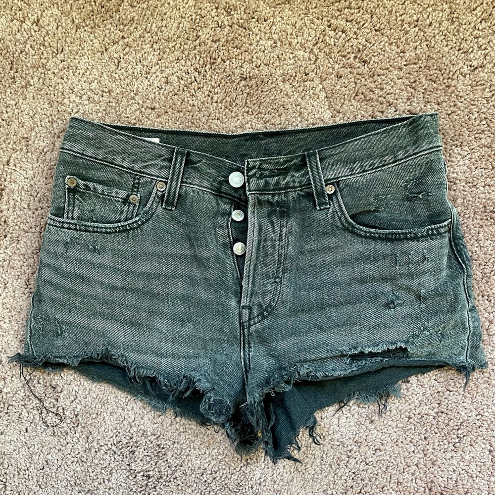LEVI’S Distressed Shorts